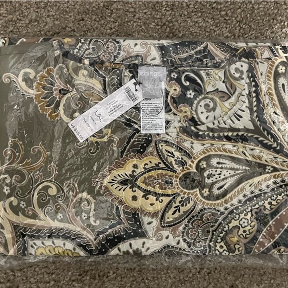 Chicos poncho. New with tags. Large/XLarge. Olive green, gold and black pattern - Picture 3 of 3